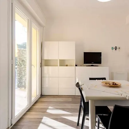 R 15 Ristrutturato Con Terrazzo * Нумана